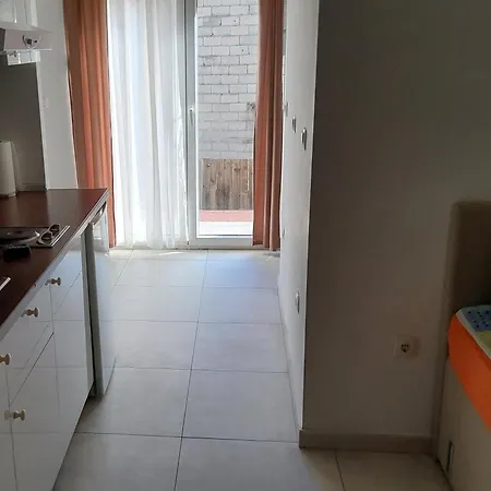 14 Apartment Split