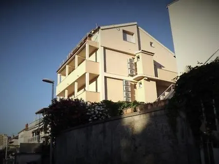 14 Apartment Split